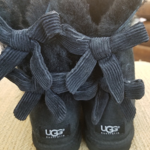 EUC- UGG Bailey Bow II Boots - Picture 5 of 9